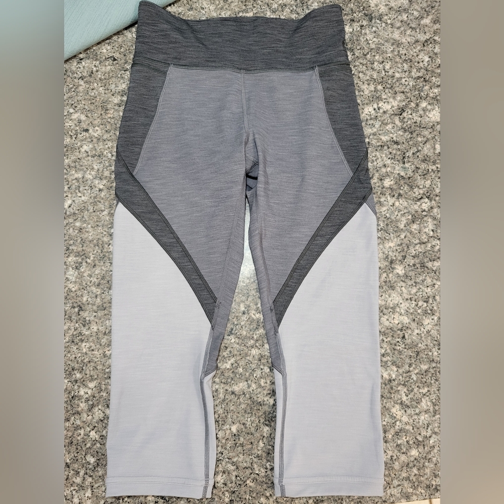 Lululemon Athletica Heathered Gray 6 Short Length Leggings EUC Pre-loved